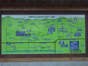 箕輪町東山山麓史跡文化財コース地図と書かれた看板の写真