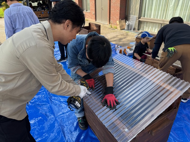 蓋取り付けの様子2