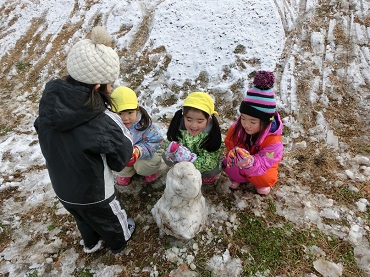 東みのわ保育園：雪遊び