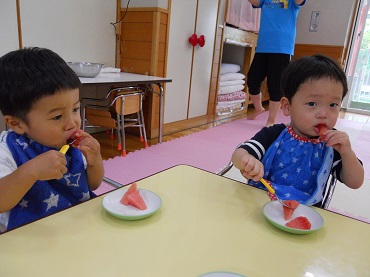 松島保育園：食べること、だ～い好き！うさぎ組