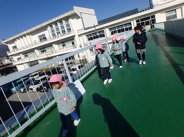 松島保育園：中部小学校との交流（年長）5歳児