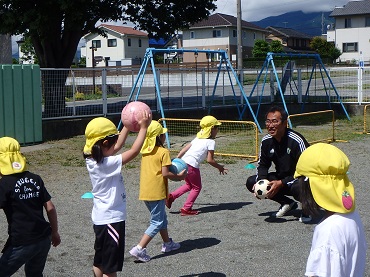 松島保育園：年長「サッカー教室」