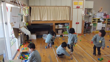 松島保育園いちご組：ちびっこ・かいじゅうボール入れ