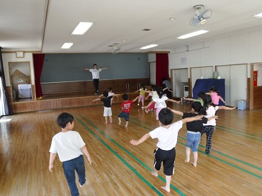 三日町保育園：桜井先生の運動あそびです