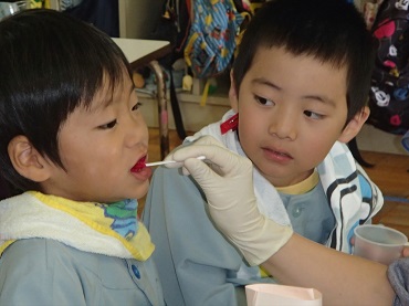 三日町保育園：年長児の歯科指導