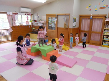 松島保育園：ボールのお家は大人気