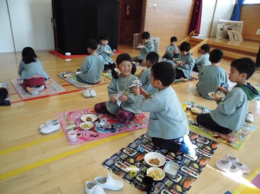 上古田保育園：今日は楽しい「セレクト給食の日」
