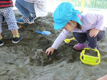 木下北保育園：砂遊びが始まったよ！