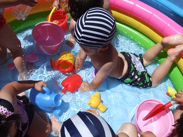 松島保育園：こあら組プールだ～いすき！（2歳児）