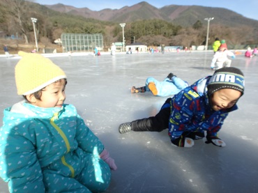 上古田保育園：スケートあそびが始まったよ