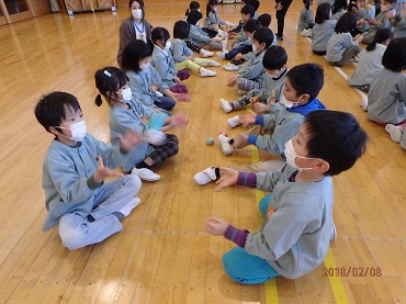 松島保育園年長組：わらべうたあそびを楽しみました！