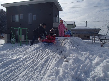 三日町保育園：雪遊び