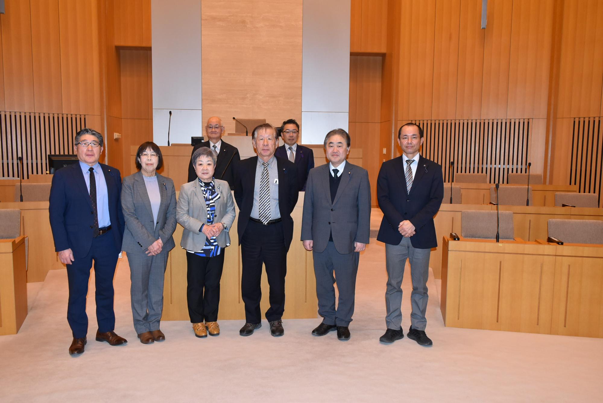 嵐山町議会議場にて