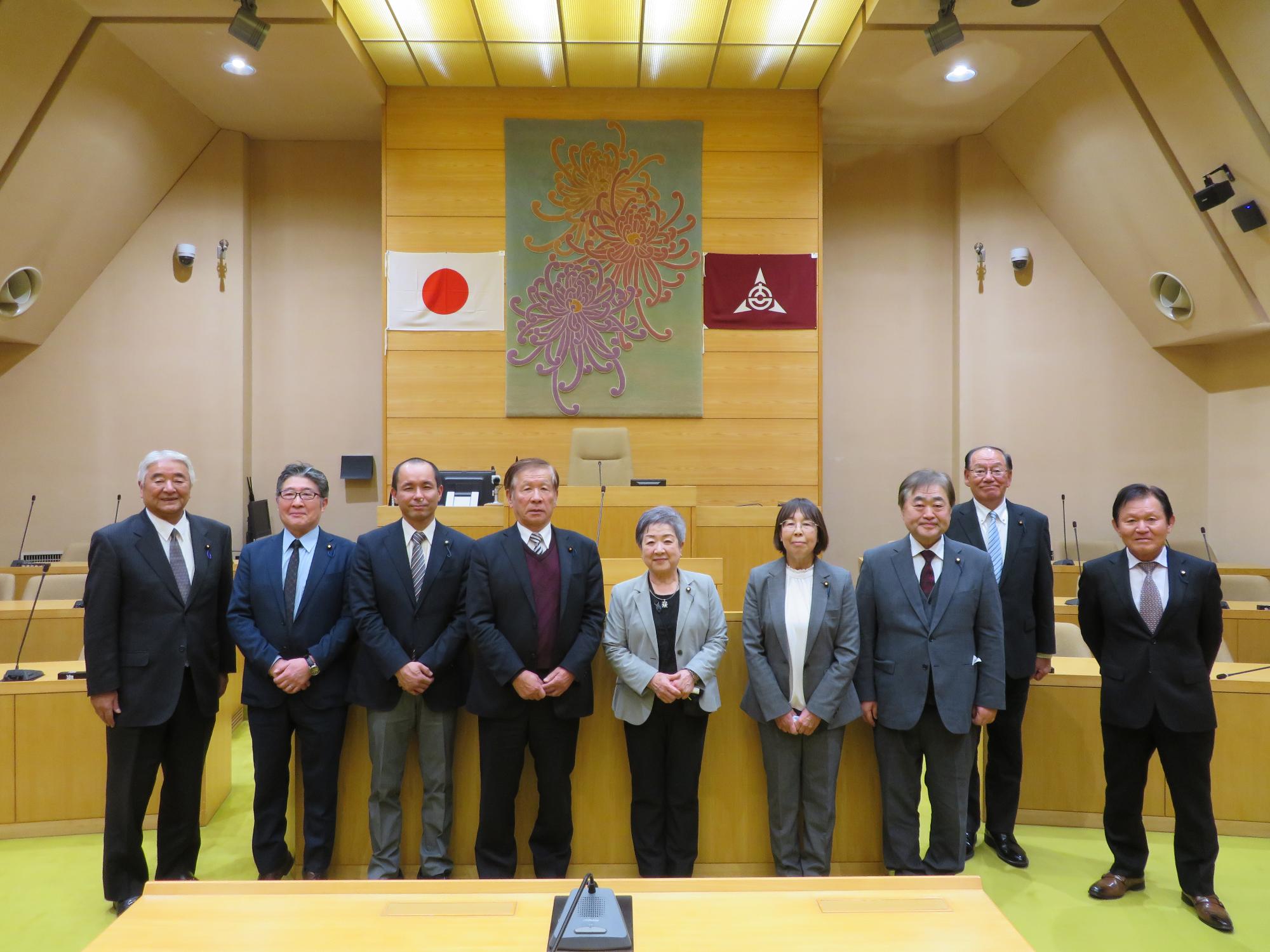 吉岡町議会議場にて